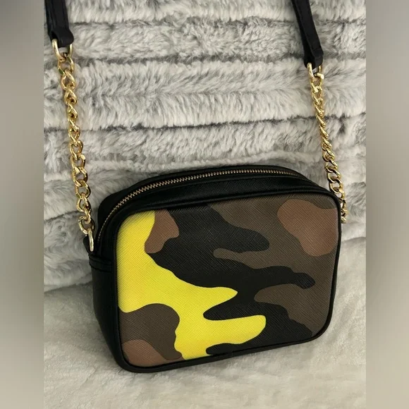 💛 Authentic Michael Kors Jet Set Camo Crossbody🧡 - Picture 3 of 5